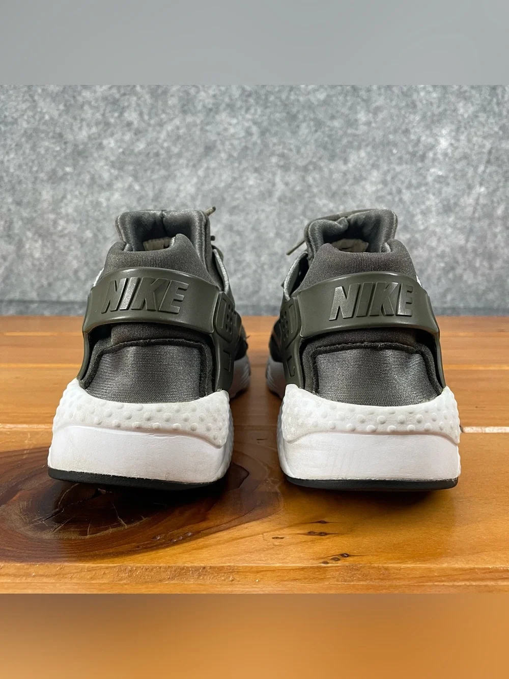 Nike Air Huarache Run Cargo Khaki Green 654275-301 Kids 6.5Y / Womens ~7 to 7.5